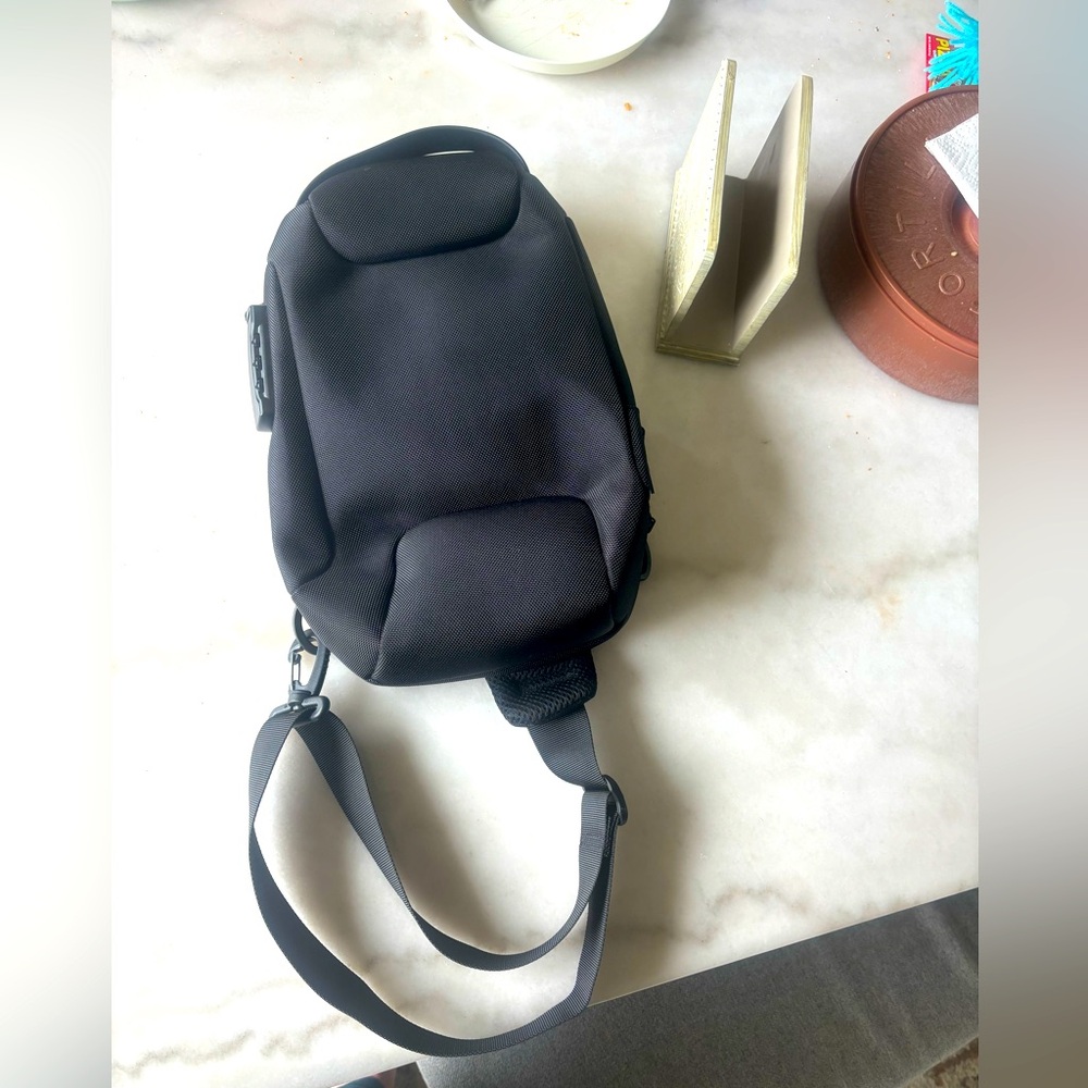 Sling Bag, Waterproof Men's Chest Bag Shoulder bags Crossbody Sling Backpack